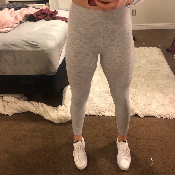 Barely Worn Lululemon Leggings!! Size 4:) - Picture 2 of 7